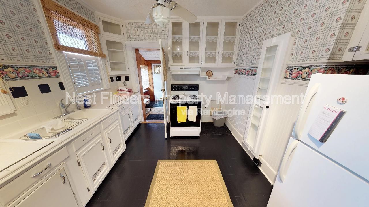 Charming Riverside Upstairs Unit Just Steps from Five Points! property image