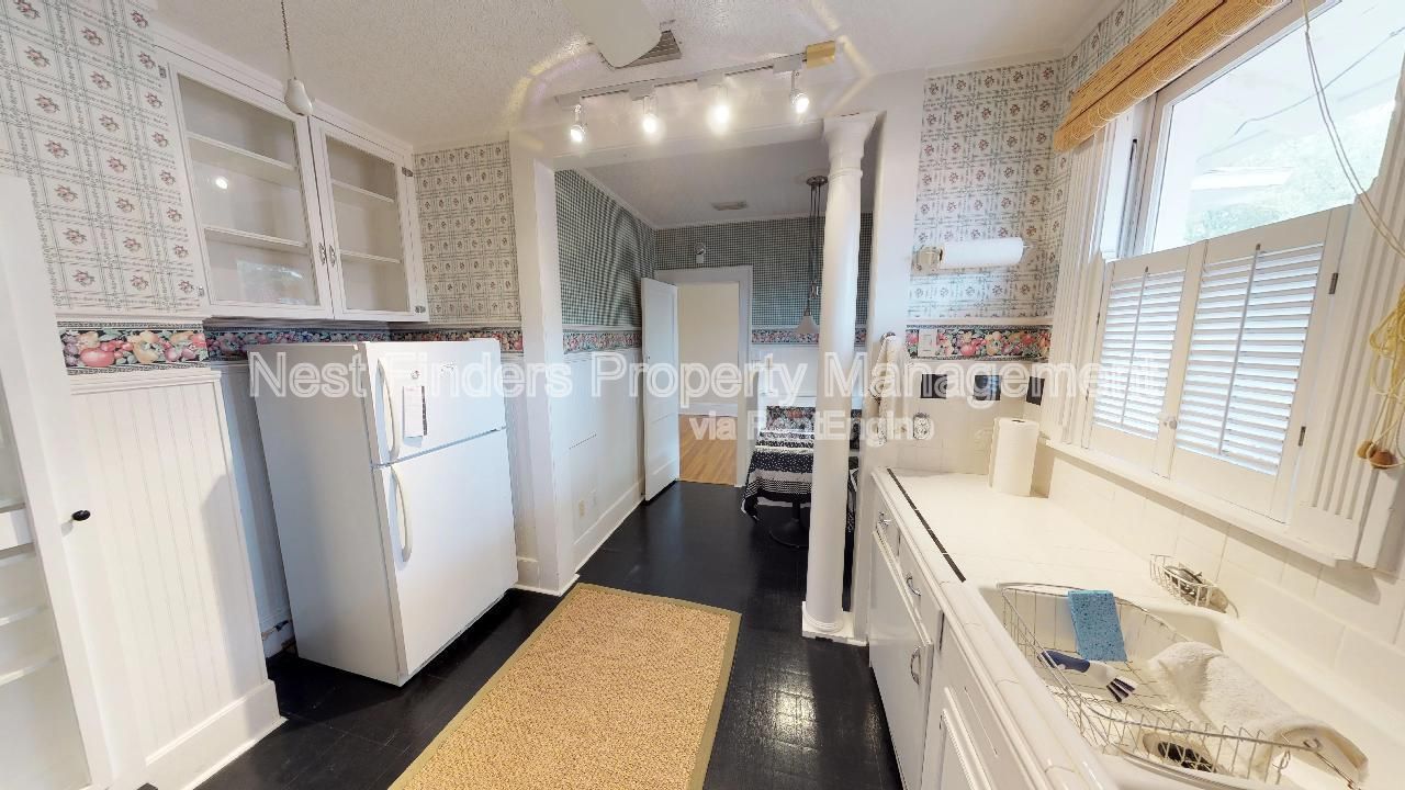 Charming Riverside Upstairs Unit Just Steps from Five Points! property image