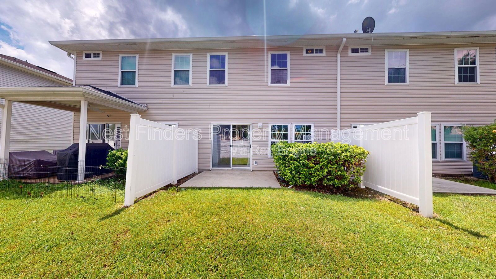 Charming 2 bedroom, 2.5 bathroom townhome for rent in Biscayne Bay. property image