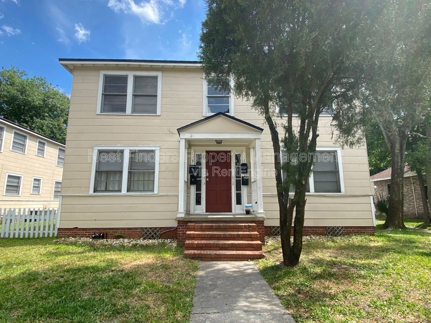 Charming 1 bedroom, 1 bathroom duplex in the historic area of Riverside! property image