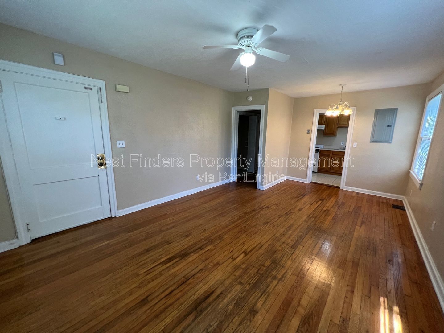 Charming 1 bedroom, 1 bathroom duplex in the historic area of Riverside! property image