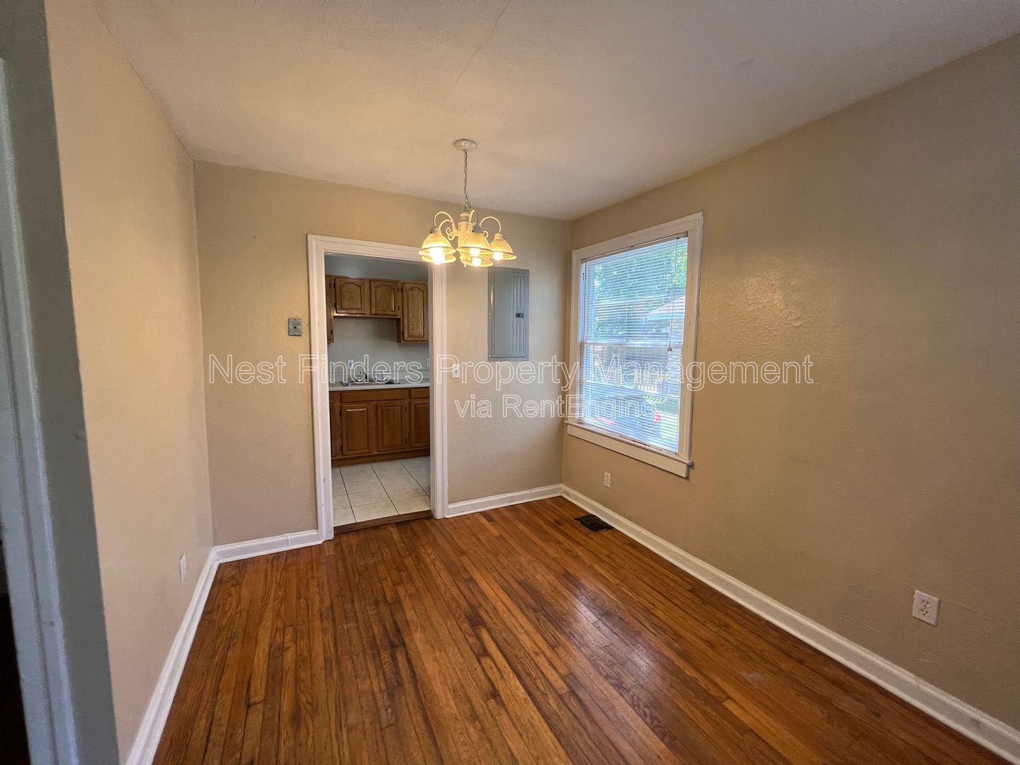 Charming 1 bedroom, 1 bathroom duplex in the historic area of Riverside! property image