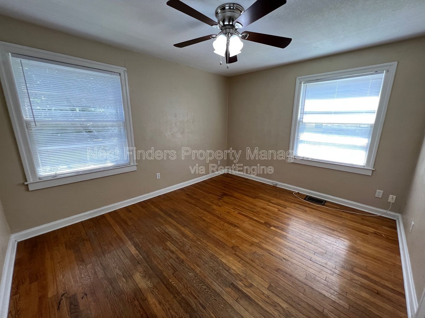 Charming 1 bedroom, 1 bathroom duplex in the historic area of Riverside! property image