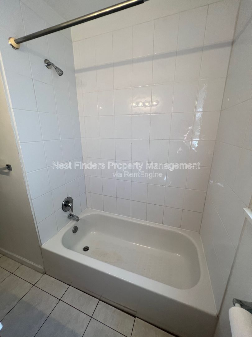 Charming 1 bedroom, 1 bathroom duplex in the historic area of Riverside! property image