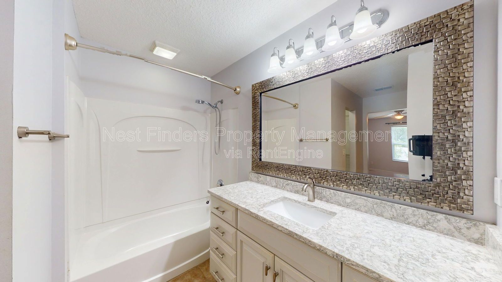 Charming 3-Bedroom Home in Greenfield Lakes! property image