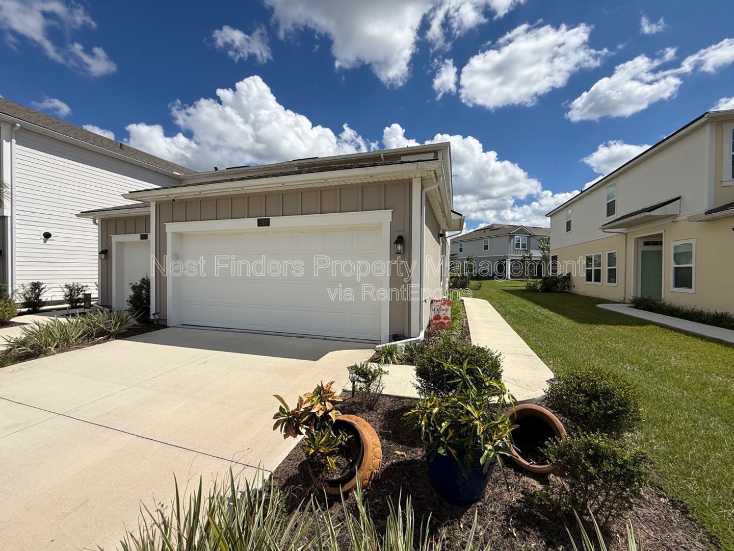 Gorgeous End-Unit Townhome in Waterford Lakes at SilverLeaf! property image