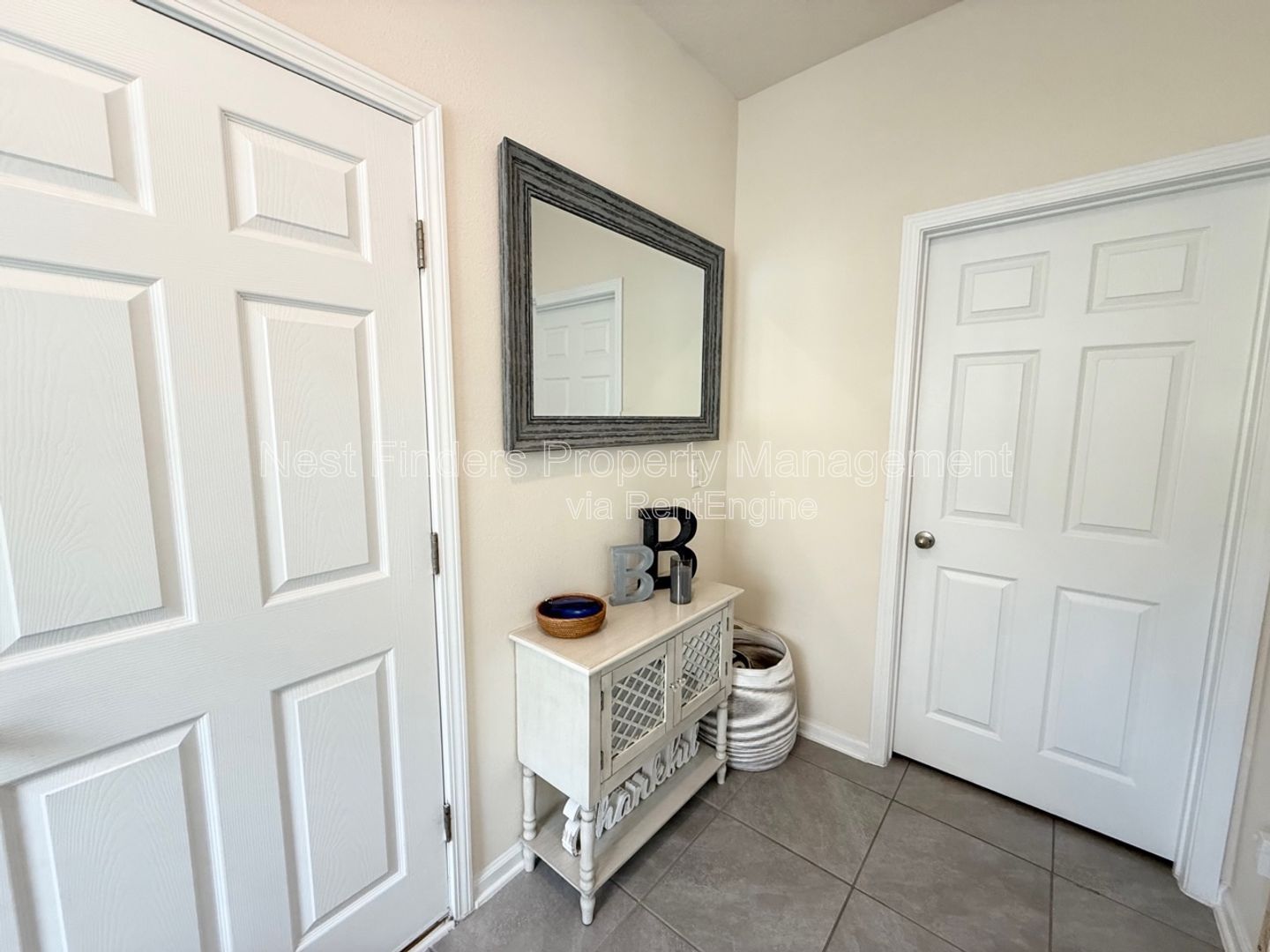 Gorgeous End-Unit Townhome in Waterford Lakes at SilverLeaf! property image