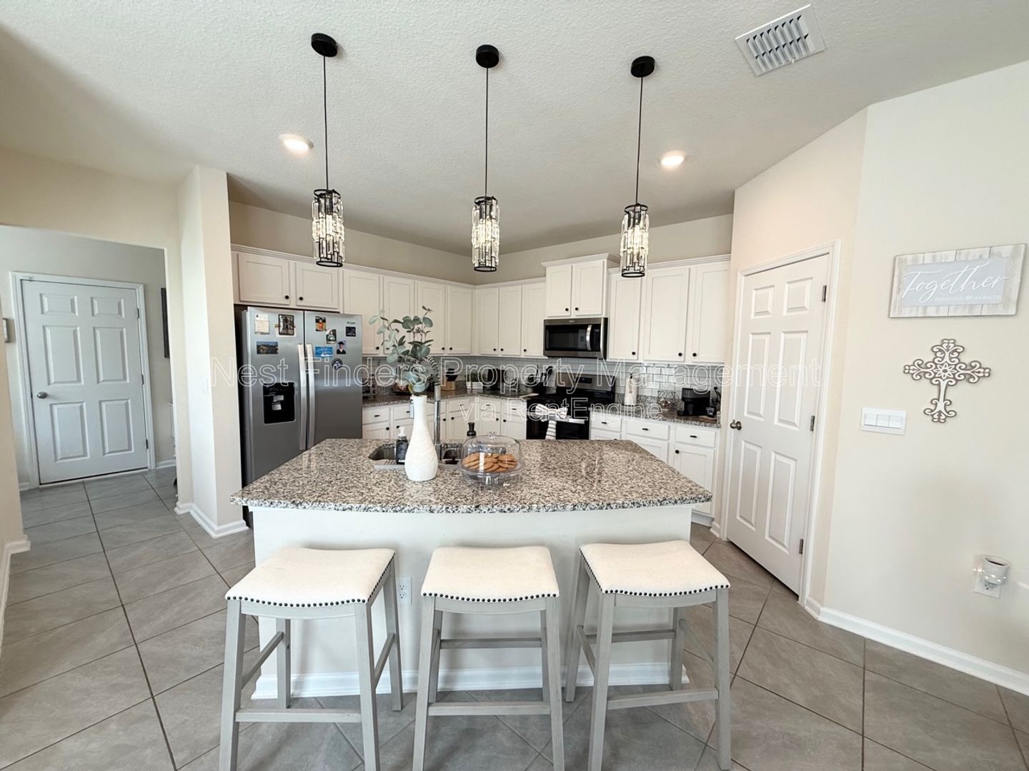 Gorgeous End-Unit Townhome in Waterford Lakes at SilverLeaf! property image