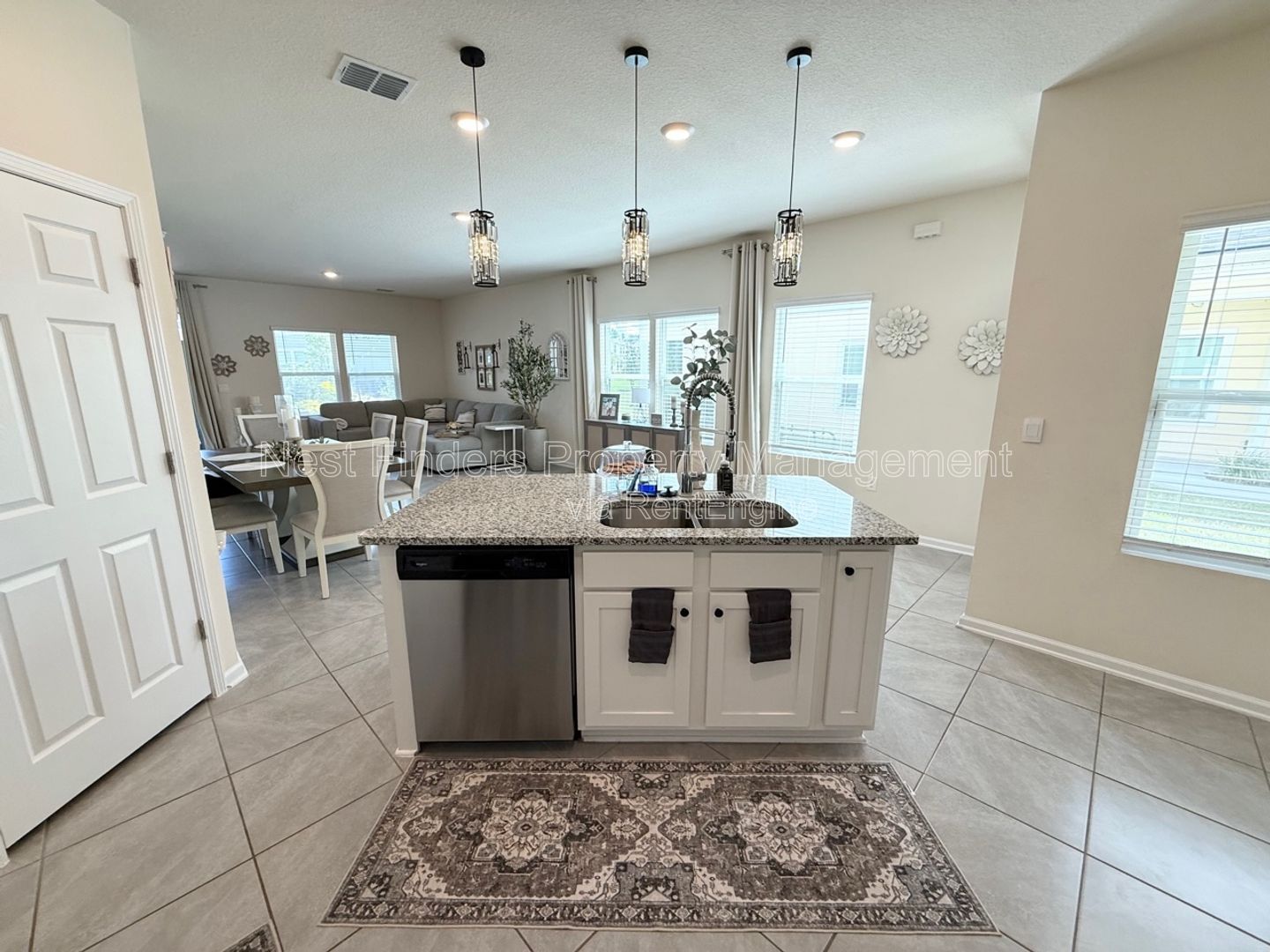 Gorgeous End-Unit Townhome in Waterford Lakes at SilverLeaf! property image