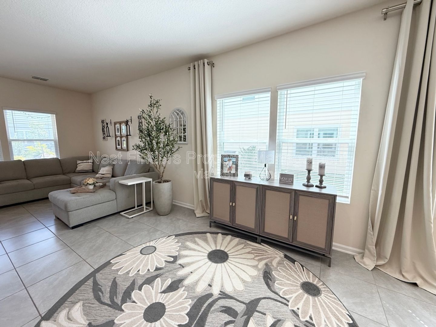 Gorgeous End-Unit Townhome in Waterford Lakes at SilverLeaf! property image