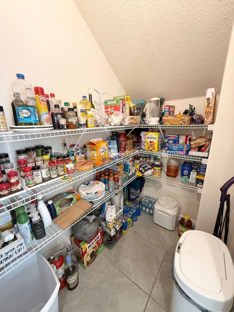 Gorgeous End-Unit Townhome in Waterford Lakes at SilverLeaf! property image