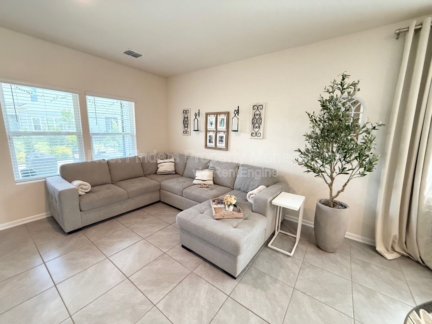 Gorgeous End-Unit Townhome in Waterford Lakes at SilverLeaf! property image