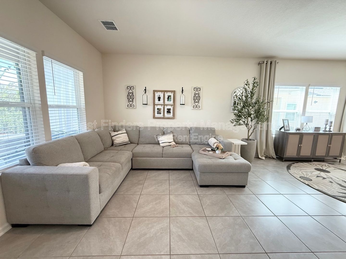 Gorgeous End-Unit Townhome in Waterford Lakes at SilverLeaf! property image