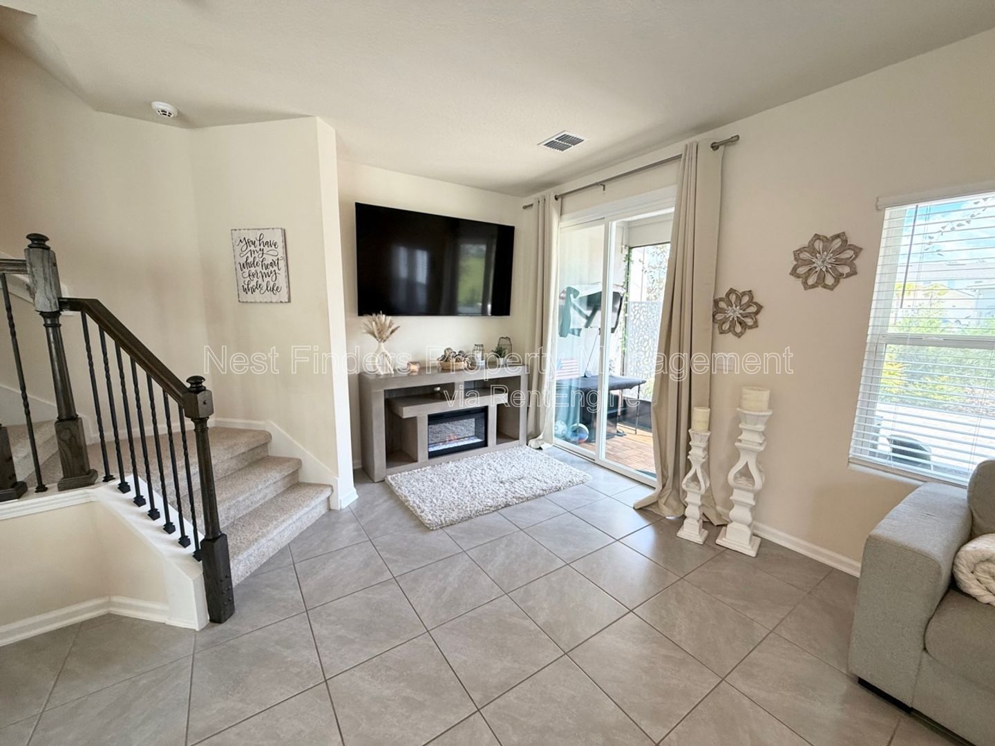 Gorgeous End-Unit Townhome in Waterford Lakes at SilverLeaf! property image