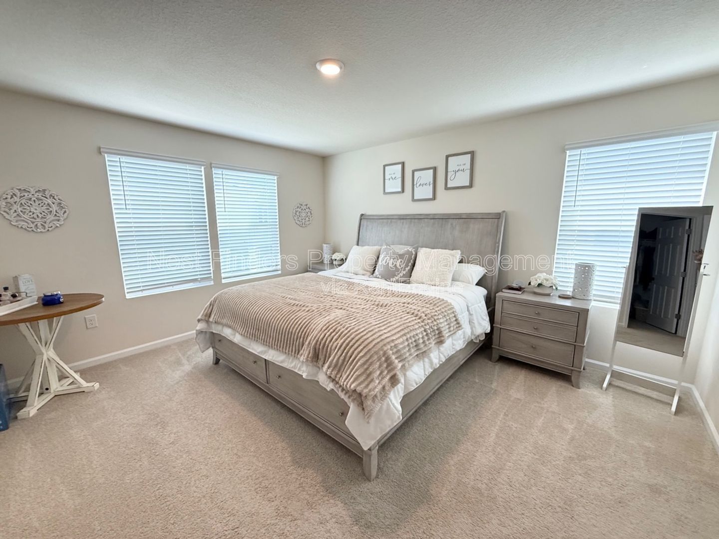 Gorgeous End-Unit Townhome in Waterford Lakes at SilverLeaf! property image