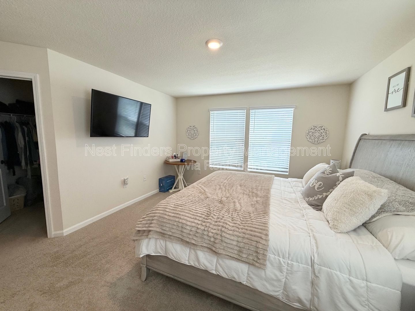 Gorgeous End-Unit Townhome in Waterford Lakes at SilverLeaf! property image