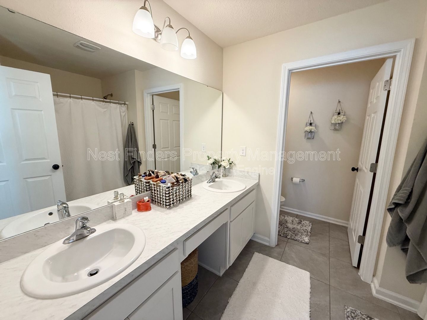 Gorgeous End-Unit Townhome in Waterford Lakes at SilverLeaf! property image