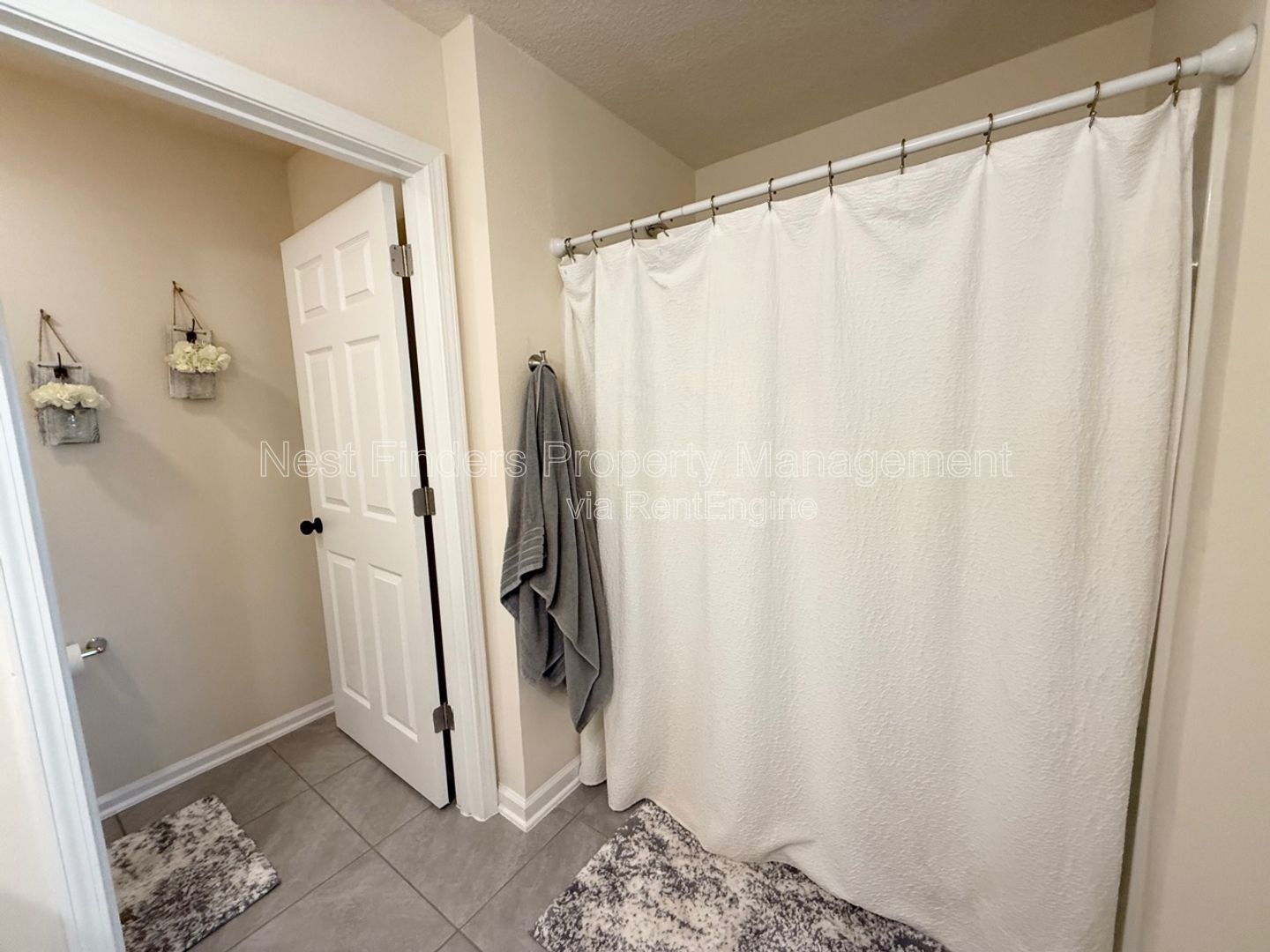 Gorgeous End-Unit Townhome in Waterford Lakes at SilverLeaf! property image