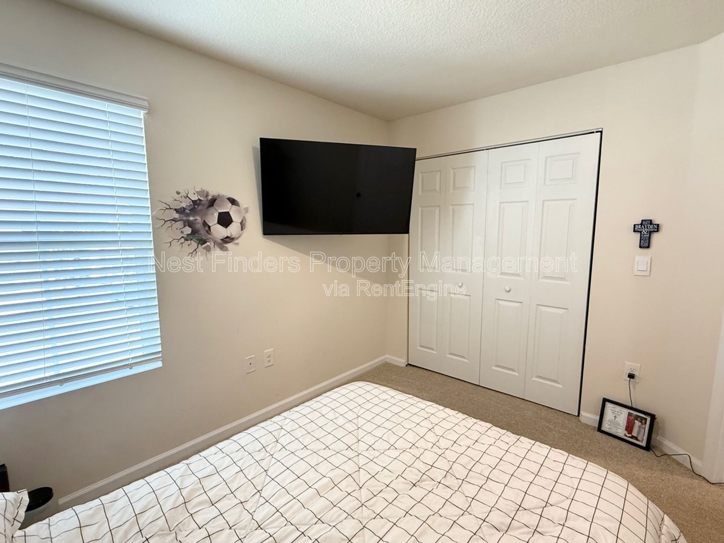 Gorgeous End-Unit Townhome in Waterford Lakes at SilverLeaf! property image