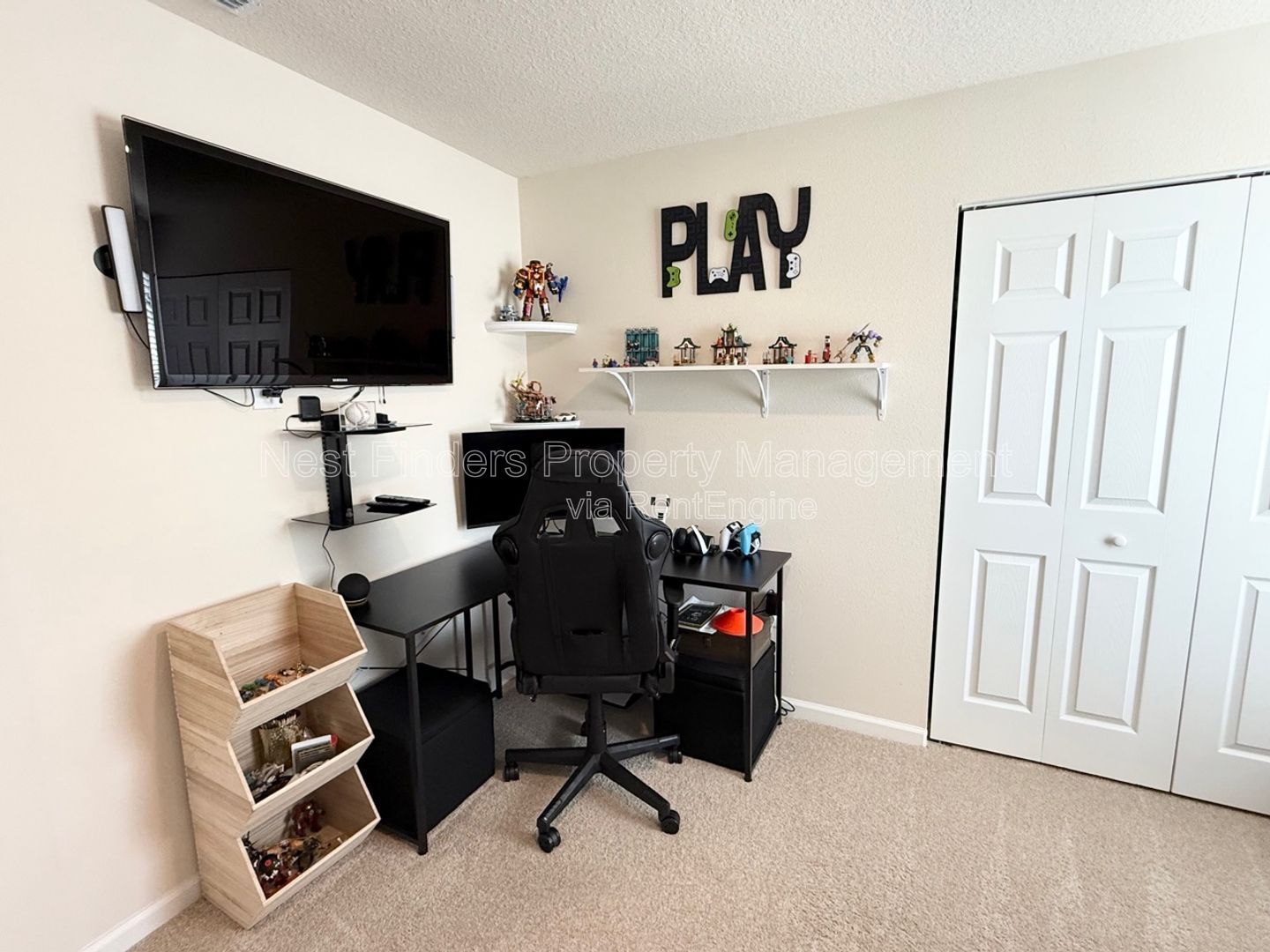 Gorgeous End-Unit Townhome in Waterford Lakes at SilverLeaf! property image