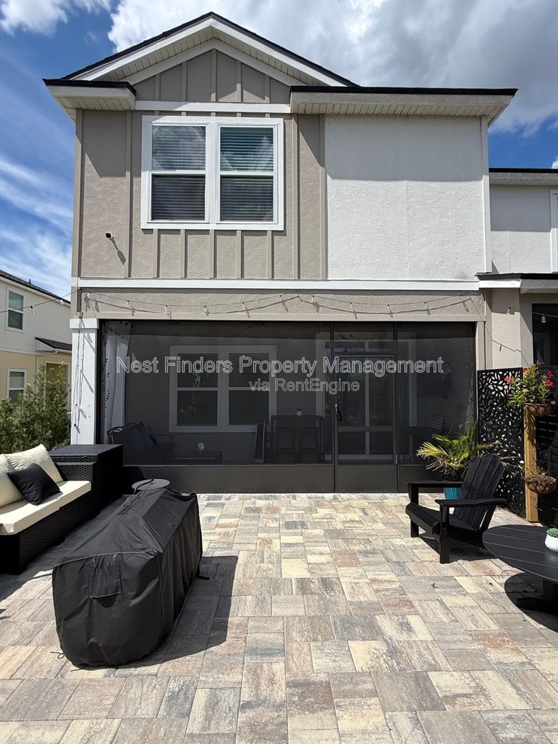 Gorgeous End-Unit Townhome in Waterford Lakes at SilverLeaf! property image