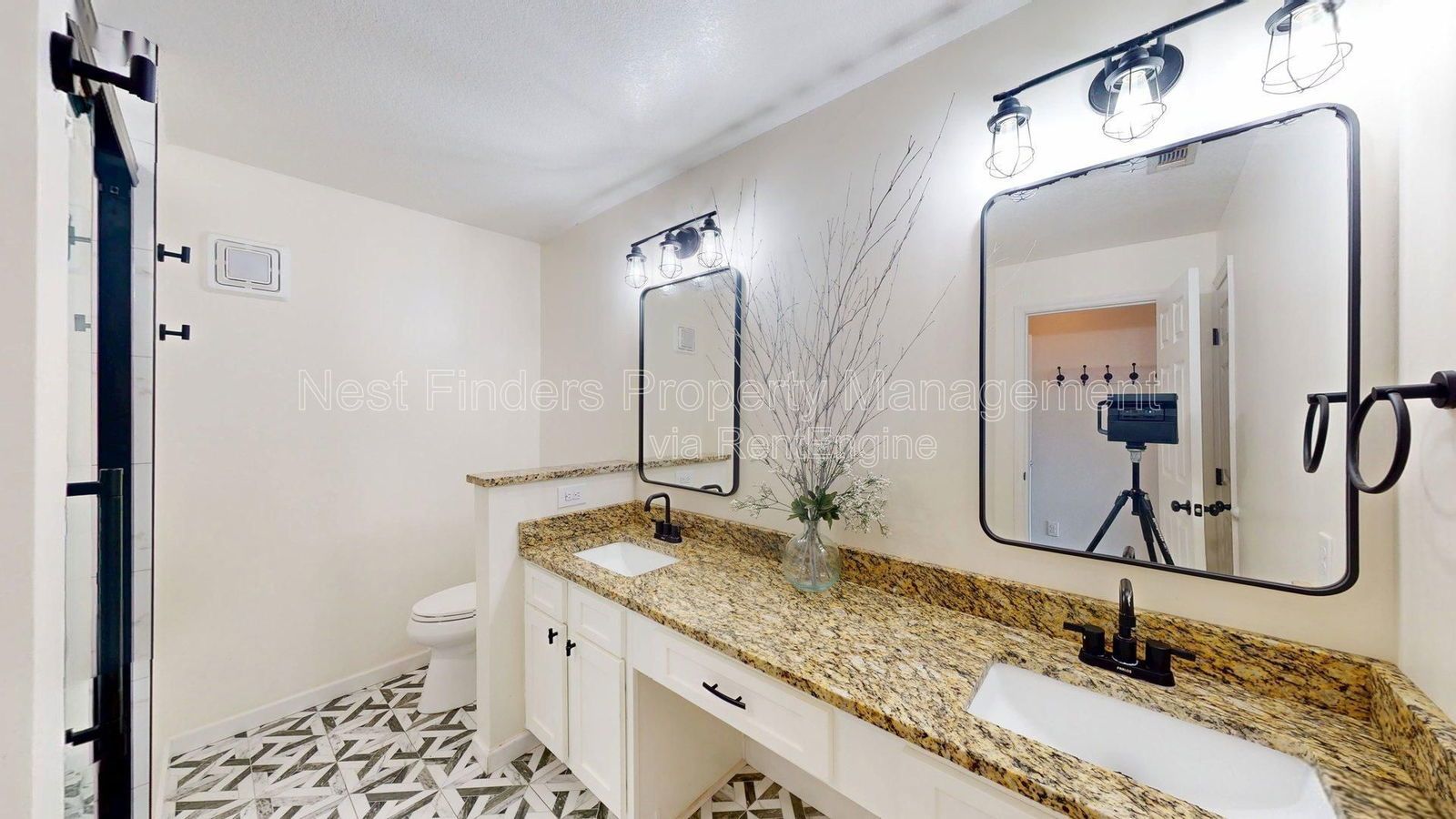 Stunning 2 Bedroom, 2 Bathroom Condo in The Grand Reserve! property image