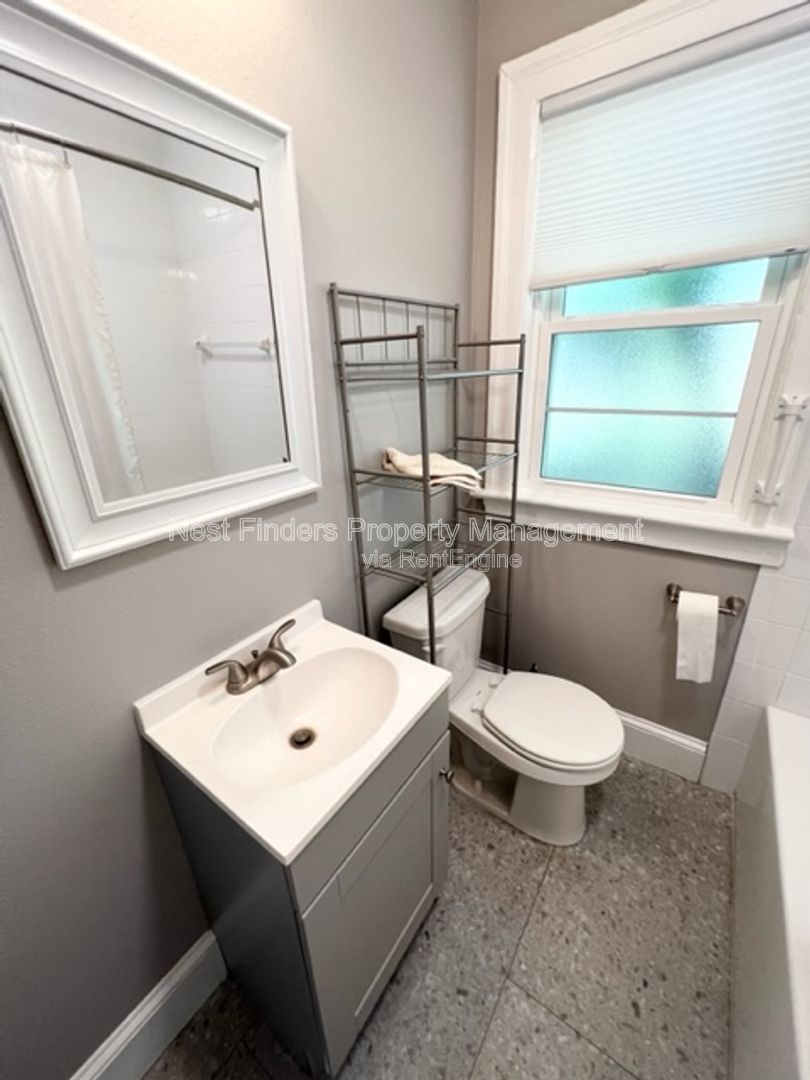 Charming 2-bedroom, 1-bathroom brick home for rent in the desirable Spring Park area. property image