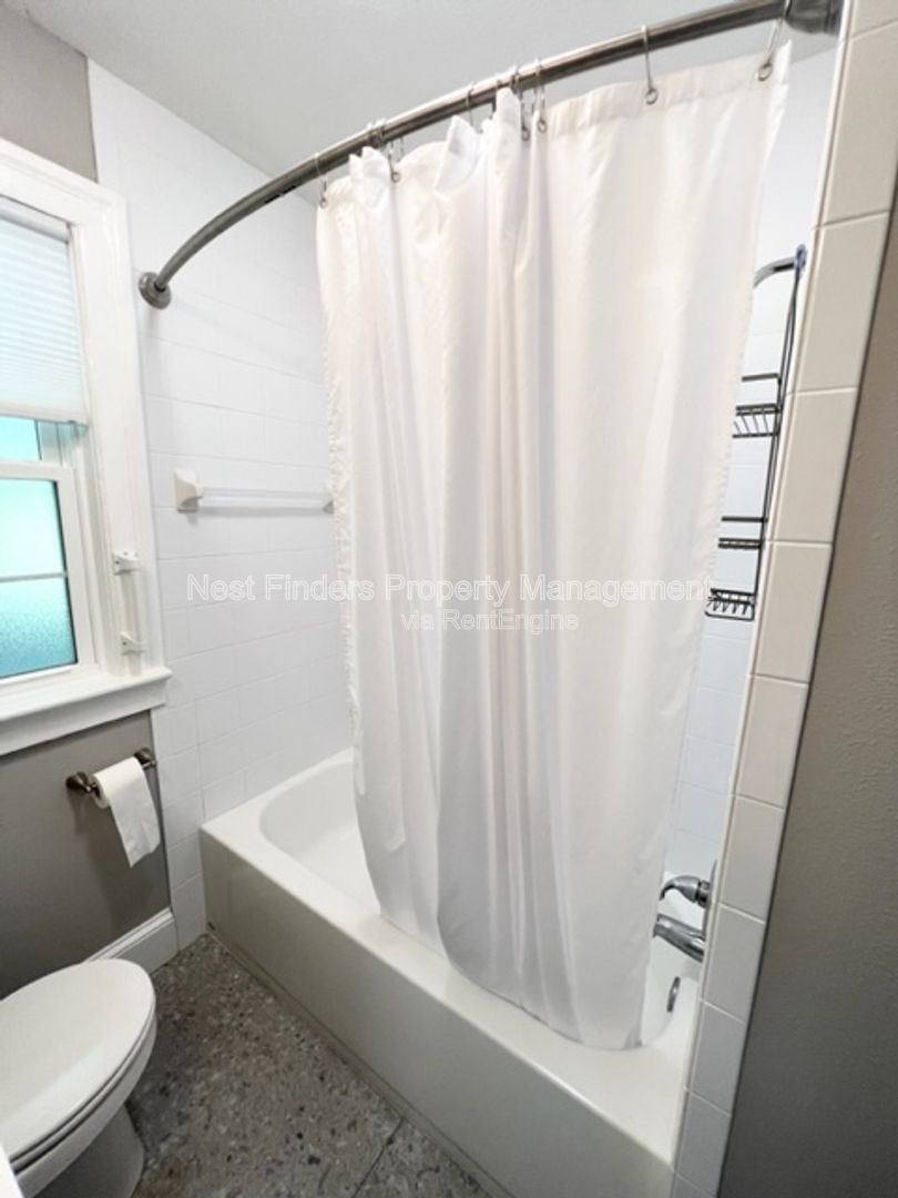 Charming 2-bedroom, 1-bathroom brick home for rent in the desirable Spring Park area. property image