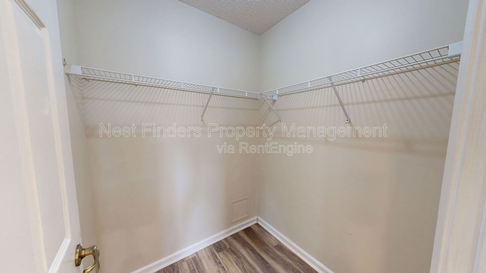 Charming 3BR/2BA corner-lot home with vaulted ceilings, fireplace, and spacious fenced yard. property image