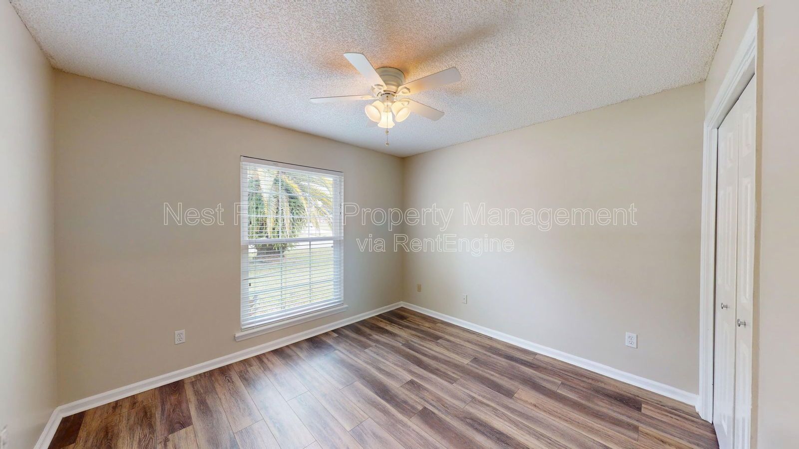 Charming 3BR/2BA corner-lot home with vaulted ceilings, fireplace, and spacious fenced yard. property image