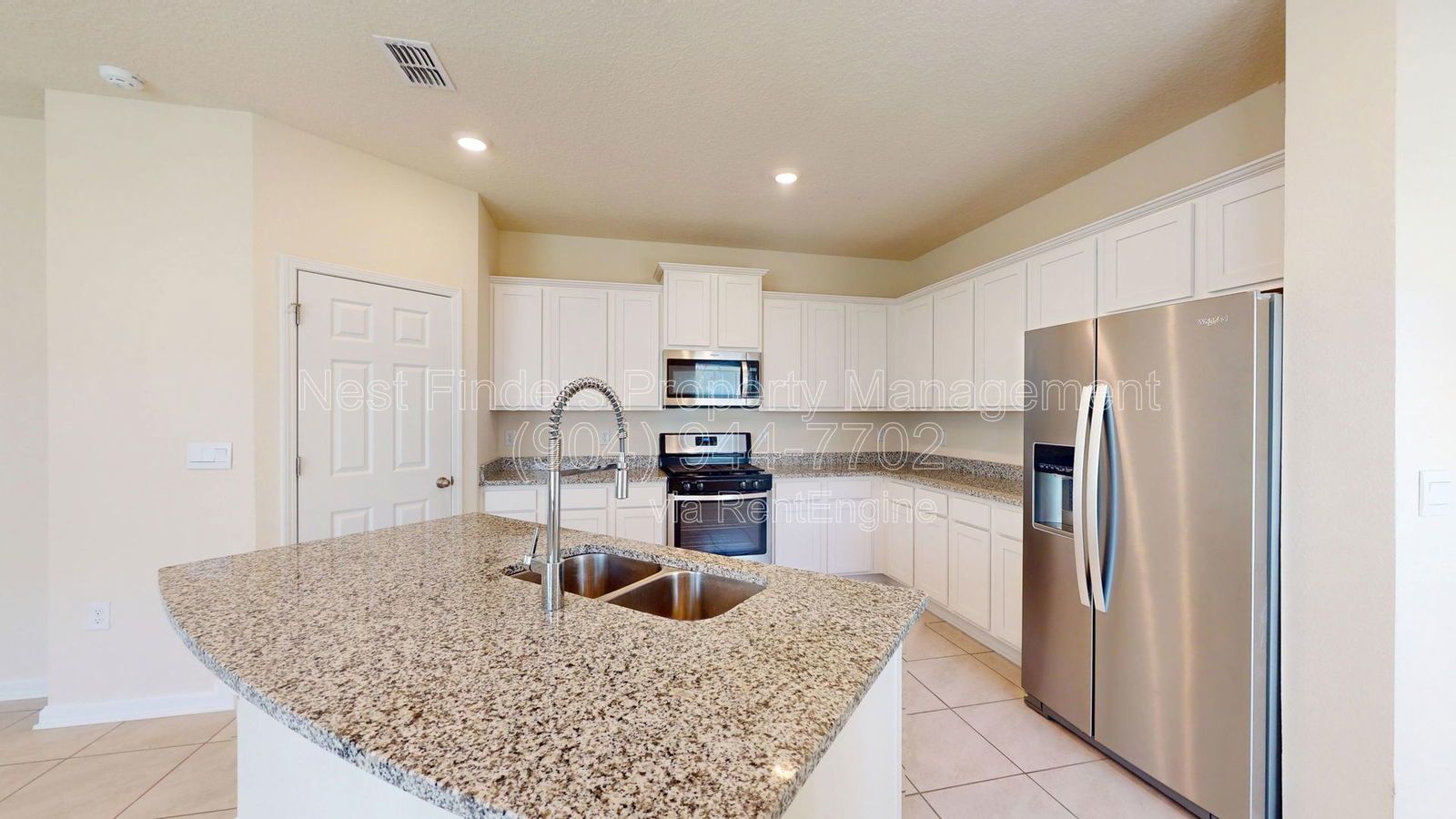 Spacious End-Unit Townhome in Waterford Lakes! property image