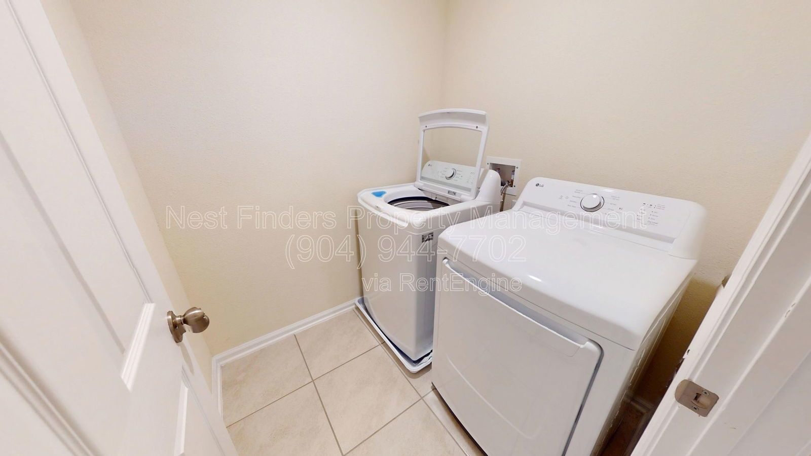 Spacious End-Unit Townhome in Waterford Lakes! property image