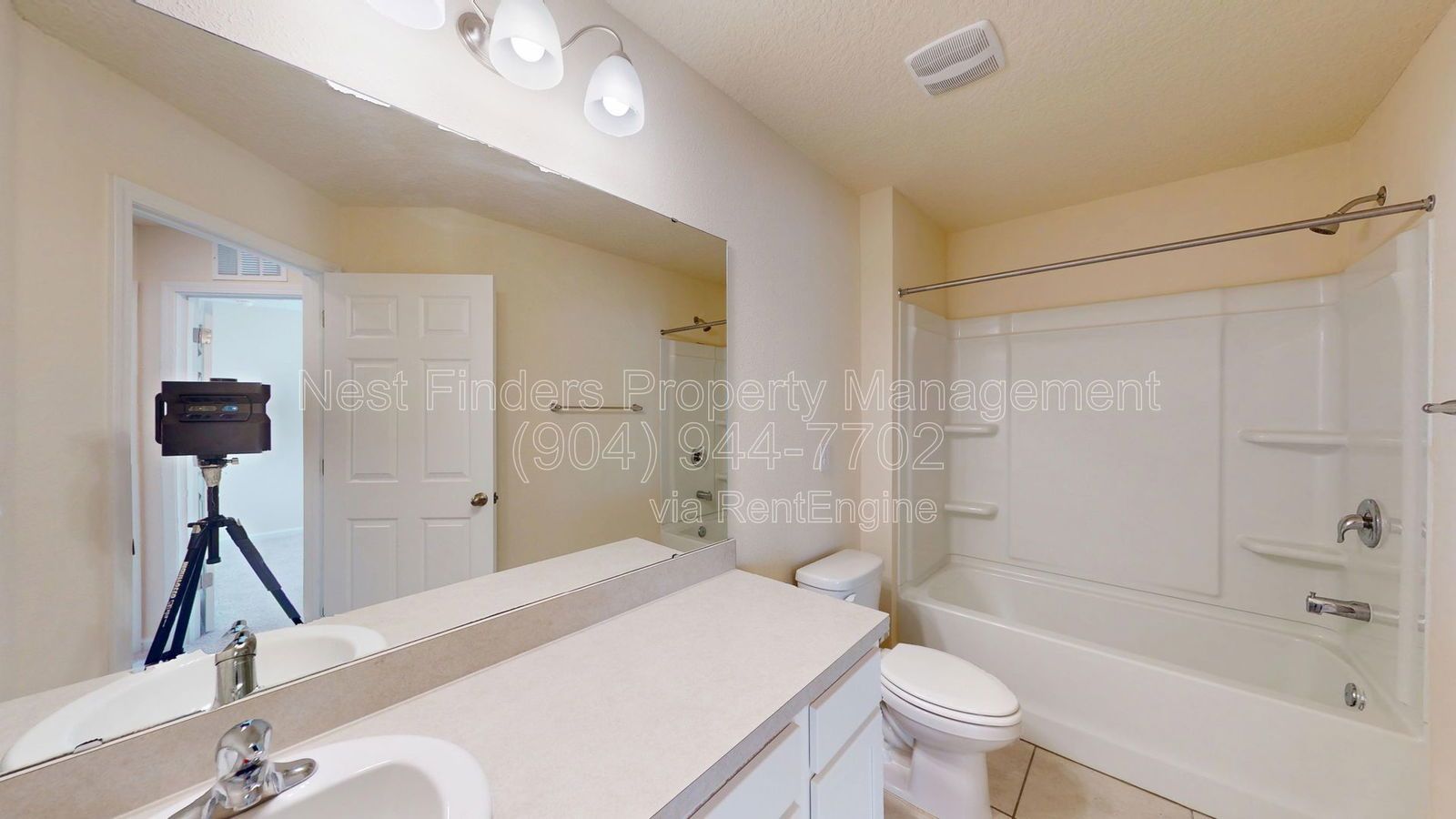 Spacious End-Unit Townhome in Waterford Lakes! property image