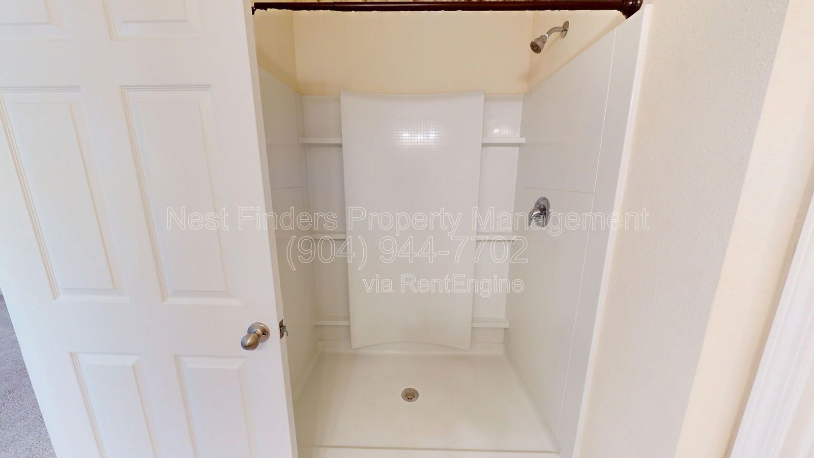 Spacious End-Unit Townhome in Waterford Lakes! property image