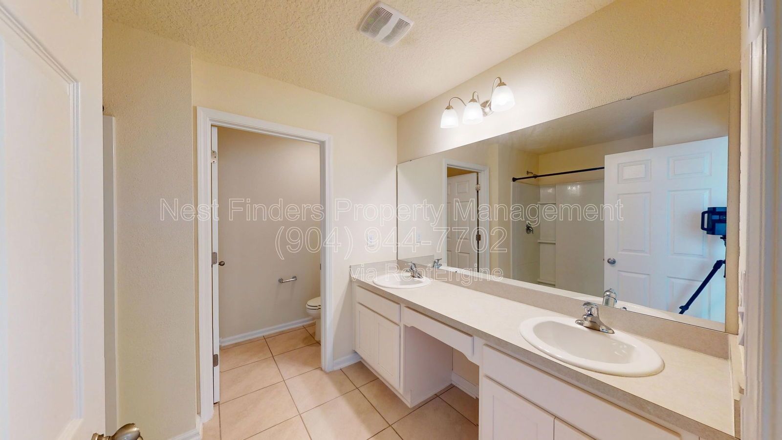 Spacious End-Unit Townhome in Waterford Lakes! property image