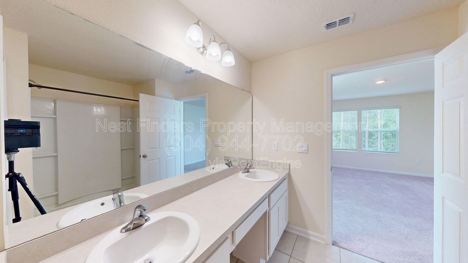Spacious End-Unit Townhome in Waterford Lakes! property image