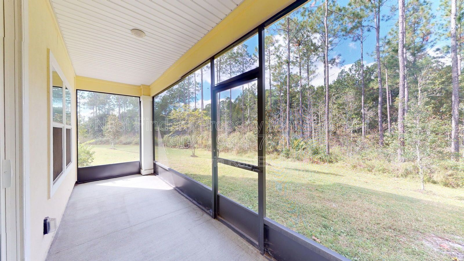 Spacious End-Unit Townhome in Waterford Lakes! property image