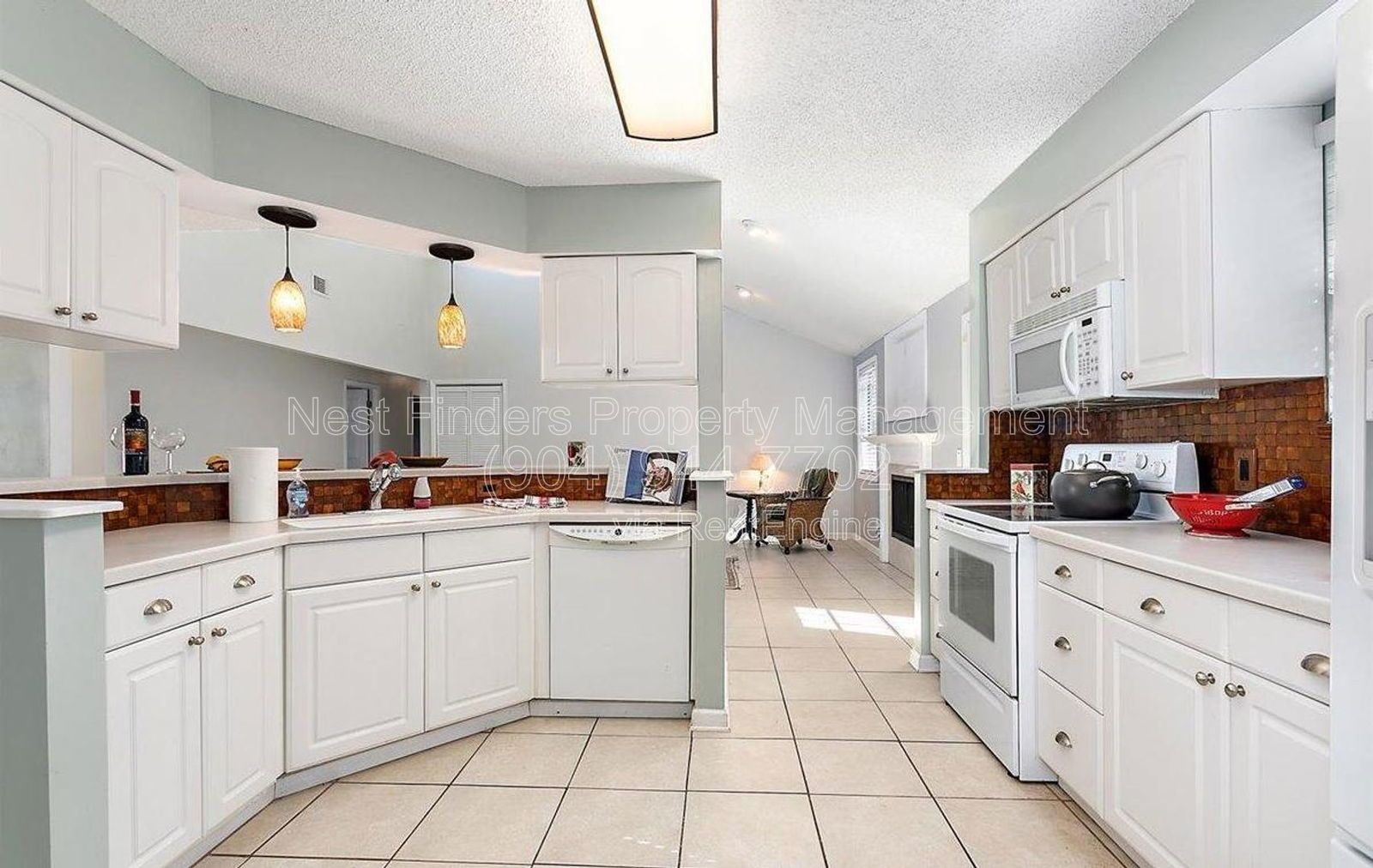 Spacious 3-Bedroom, 2-bathroom Home in Mandarin with Large Backyard! property image