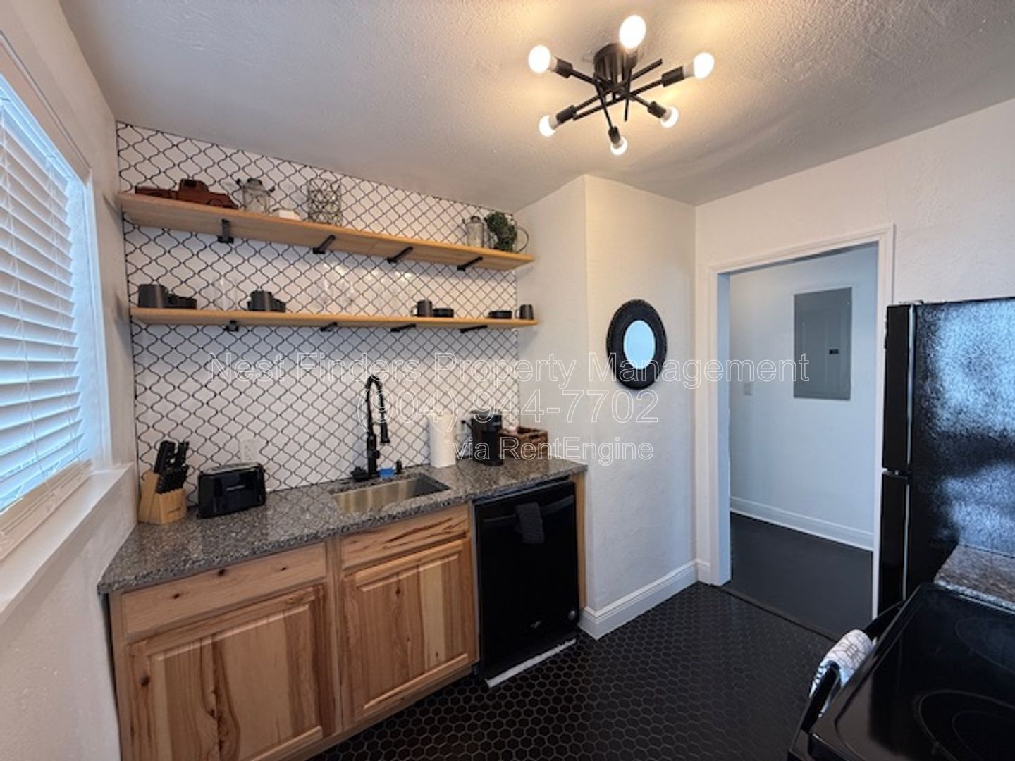 Charming 2-bedroom, 1-bathroom duplex for rent in the heart of Riverside! property image