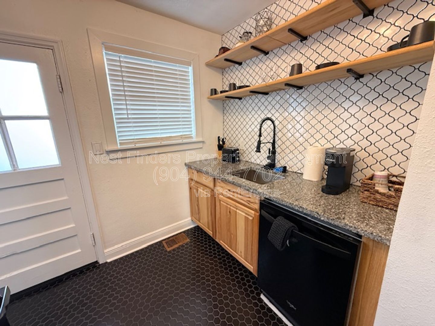 Charming 2-bedroom, 1-bathroom duplex for rent in the heart of Riverside! property image