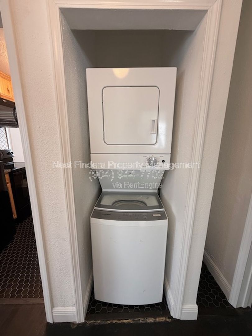 Charming 2-bedroom, 1-bathroom duplex for rent in the heart of Riverside! property image