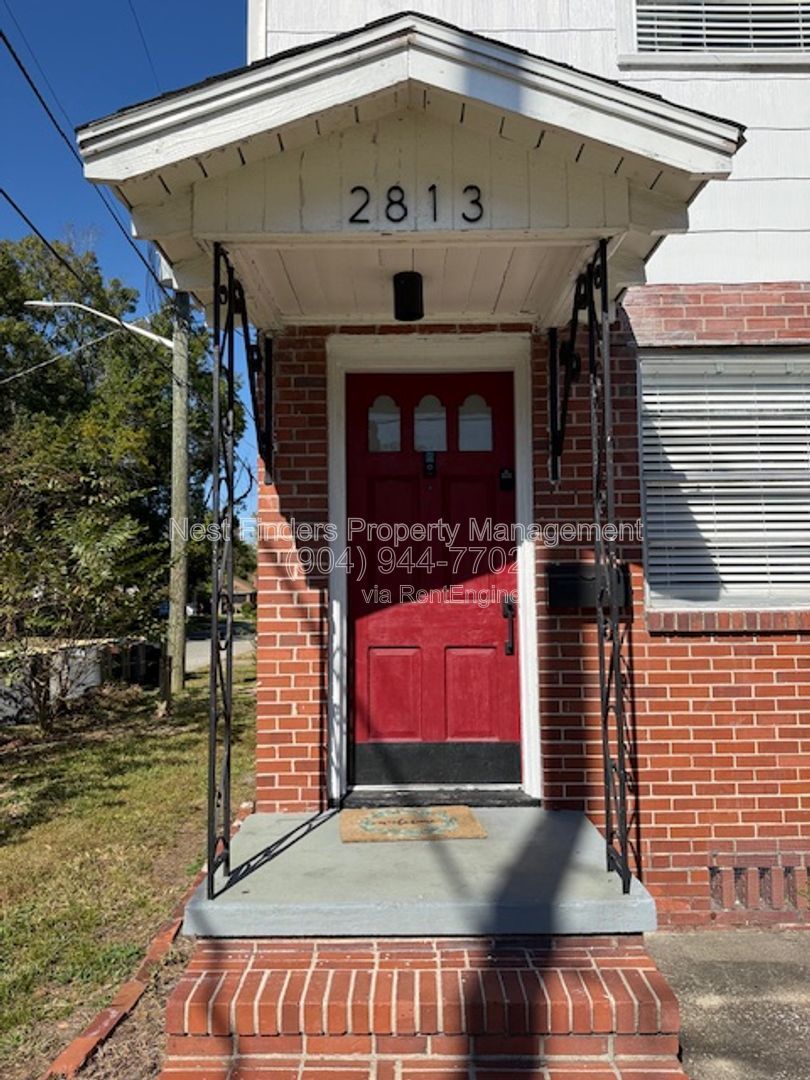 Charming 2-bedroom, 1-bathroom duplex for rent in the heart of Riverside! property image