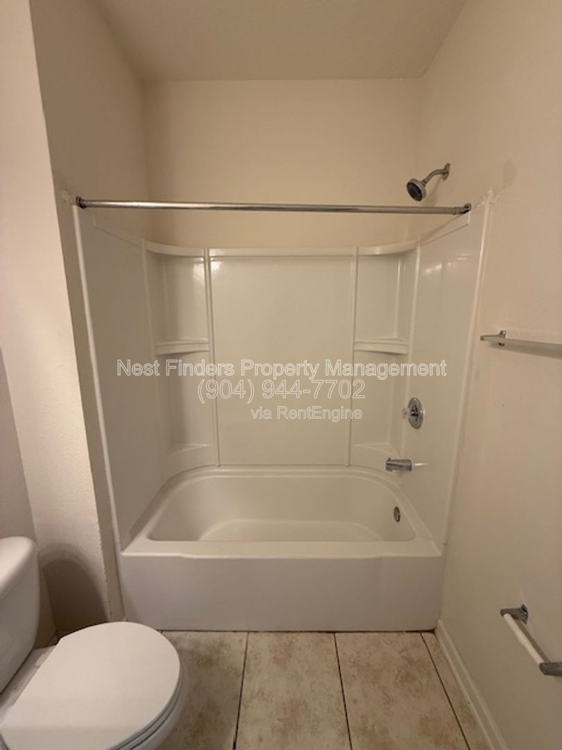 Beautiful and spacious 2-bedroom, 2-bathroom condo available for rent in the desirable Summer Key community! property image