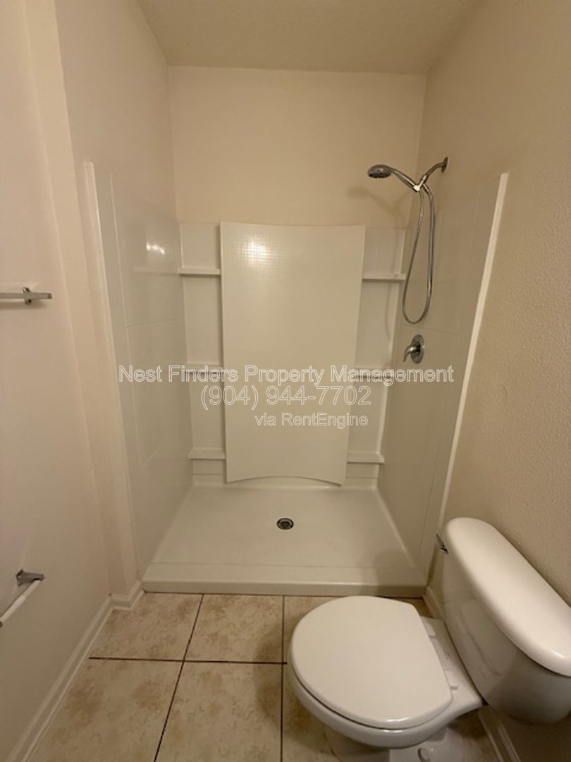 Beautiful and spacious 2-bedroom, 2-bathroom condo available for rent in the desirable Summer Key community! property image