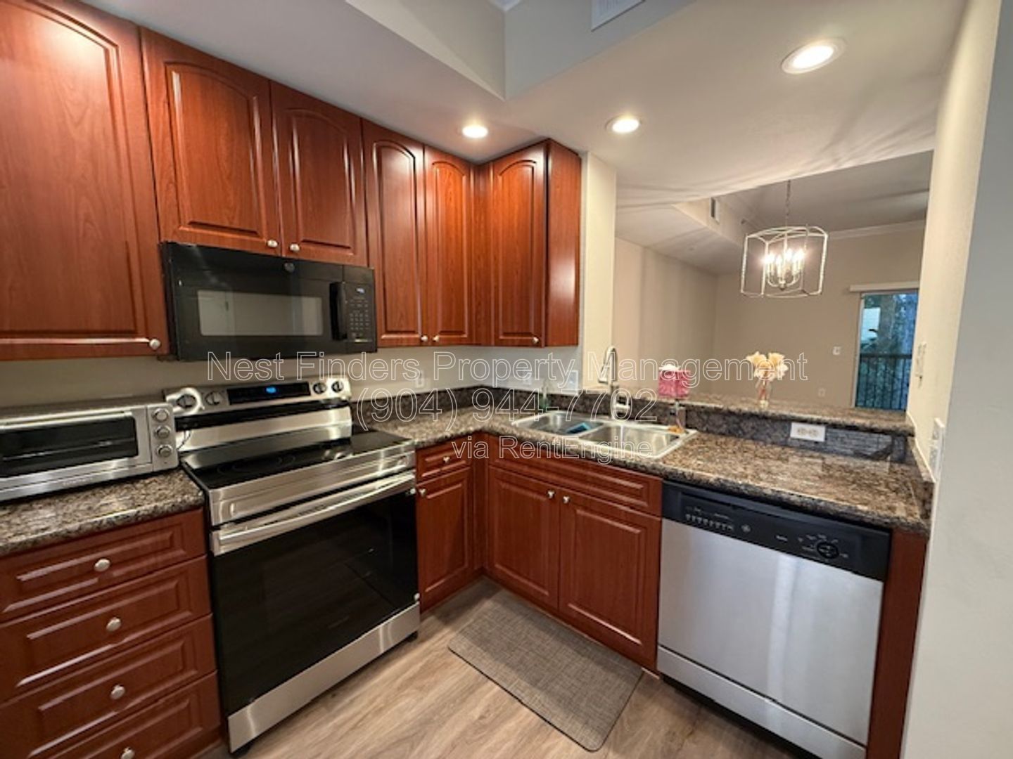 Beautifully Updated Townhome in Guard-Gated Il Villagio! property image