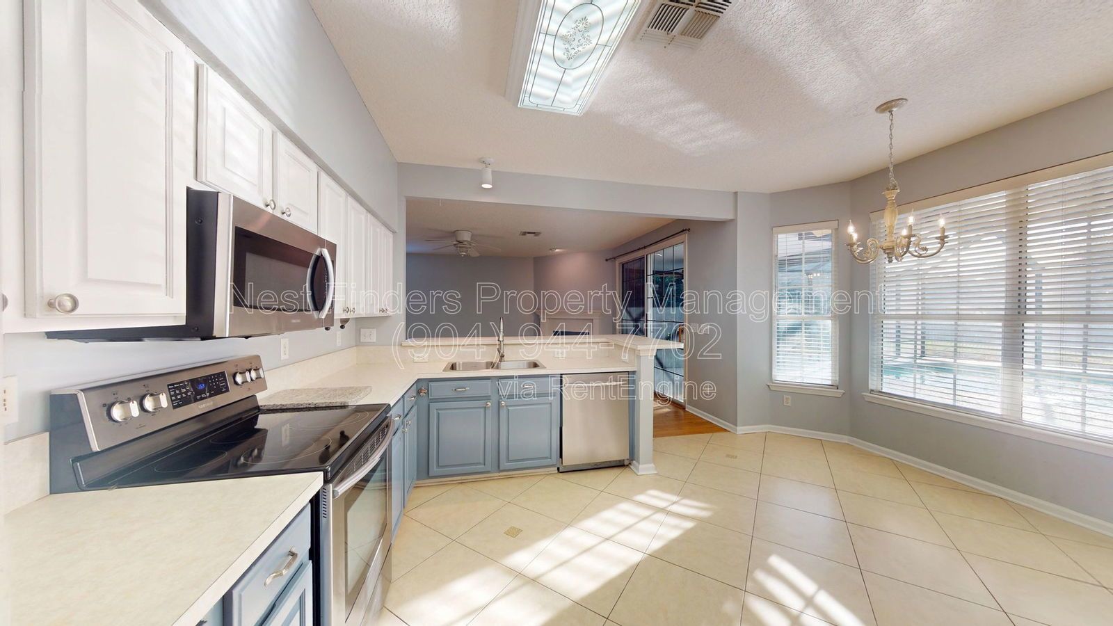 Beautiful 5 Bedroom Pool Home in Village Green, St. Johns County! property image