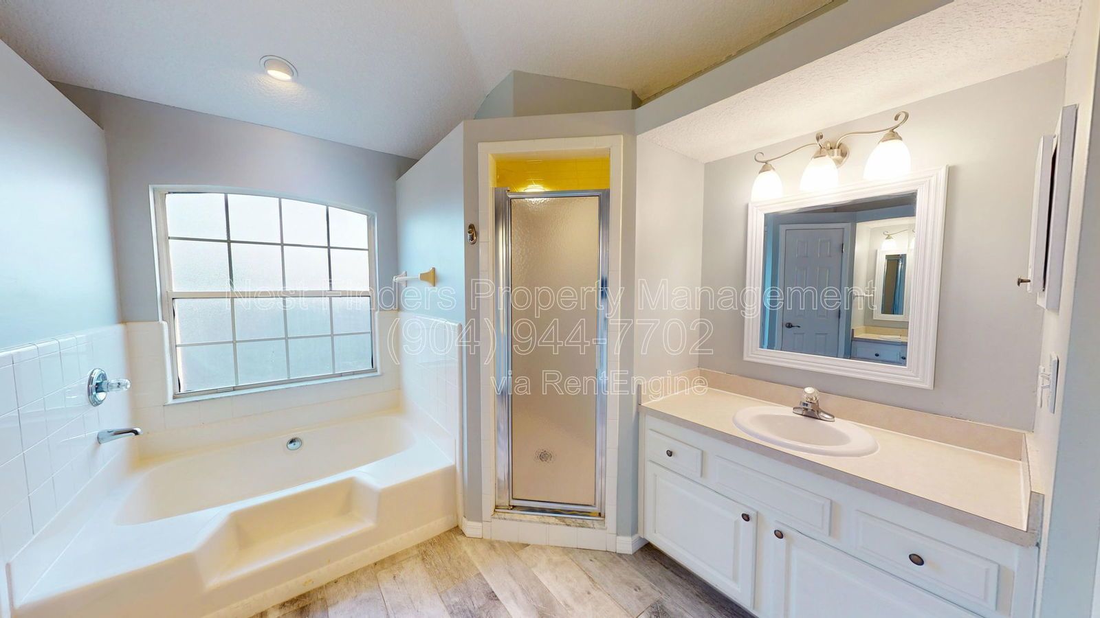 Beautiful 5 Bedroom Pool Home in Village Green, St. Johns County! property image