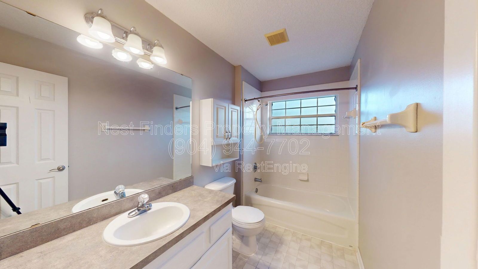 Beautiful 5 Bedroom Pool Home in Village Green, St. Johns County! property image