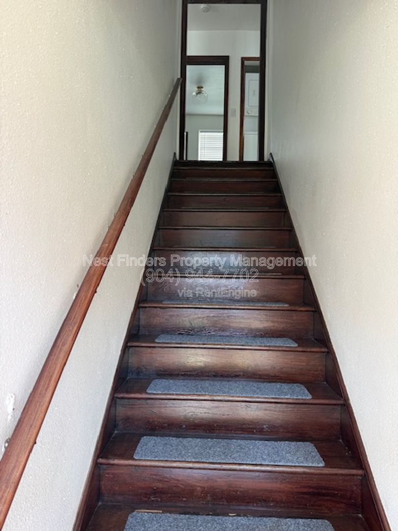 Bright and Spacious 2-Bedroom Upstairs Duplex in Riverside! property image