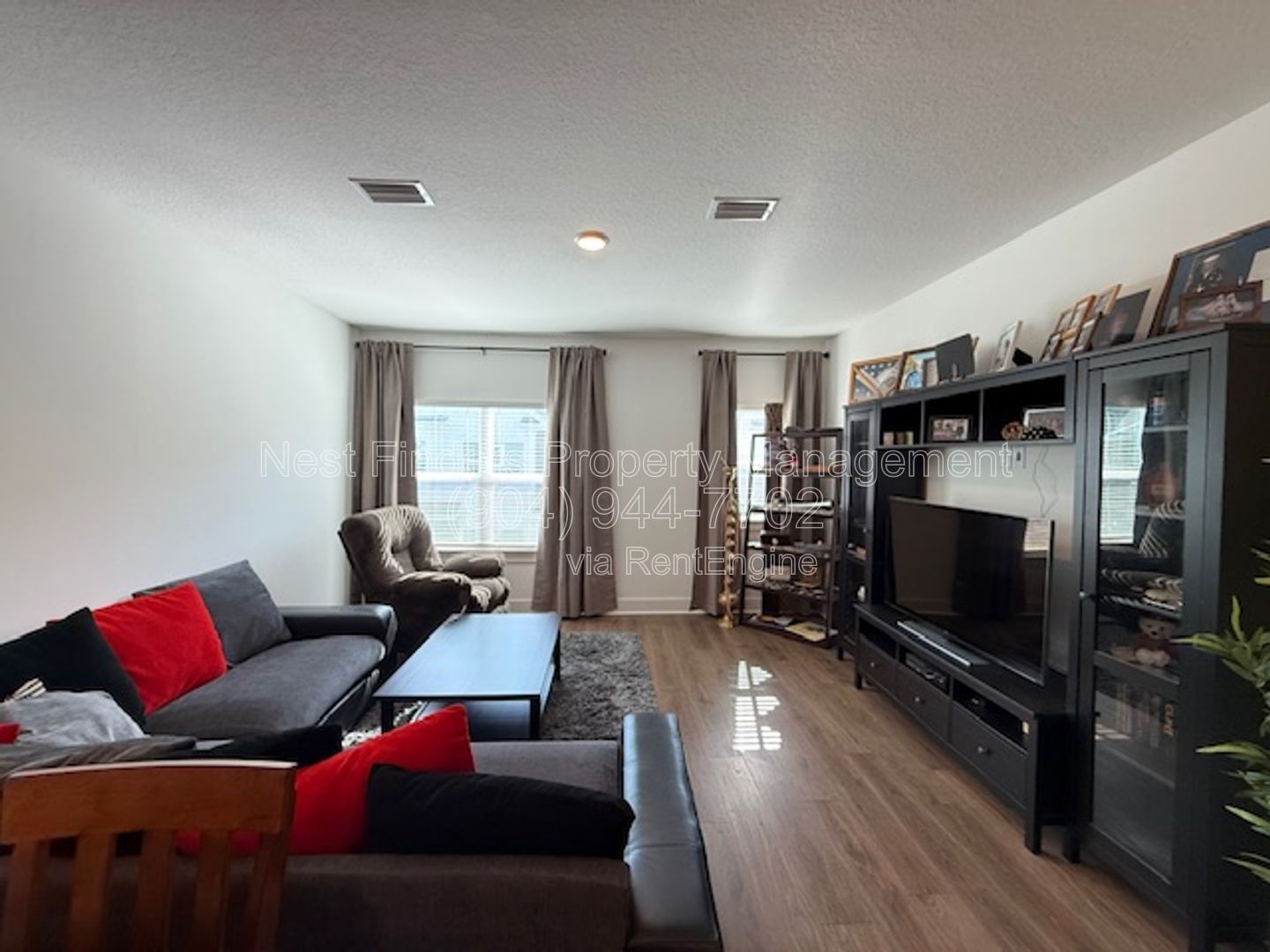 Stunning 2 bedroom townhome in eTown for rent! property image